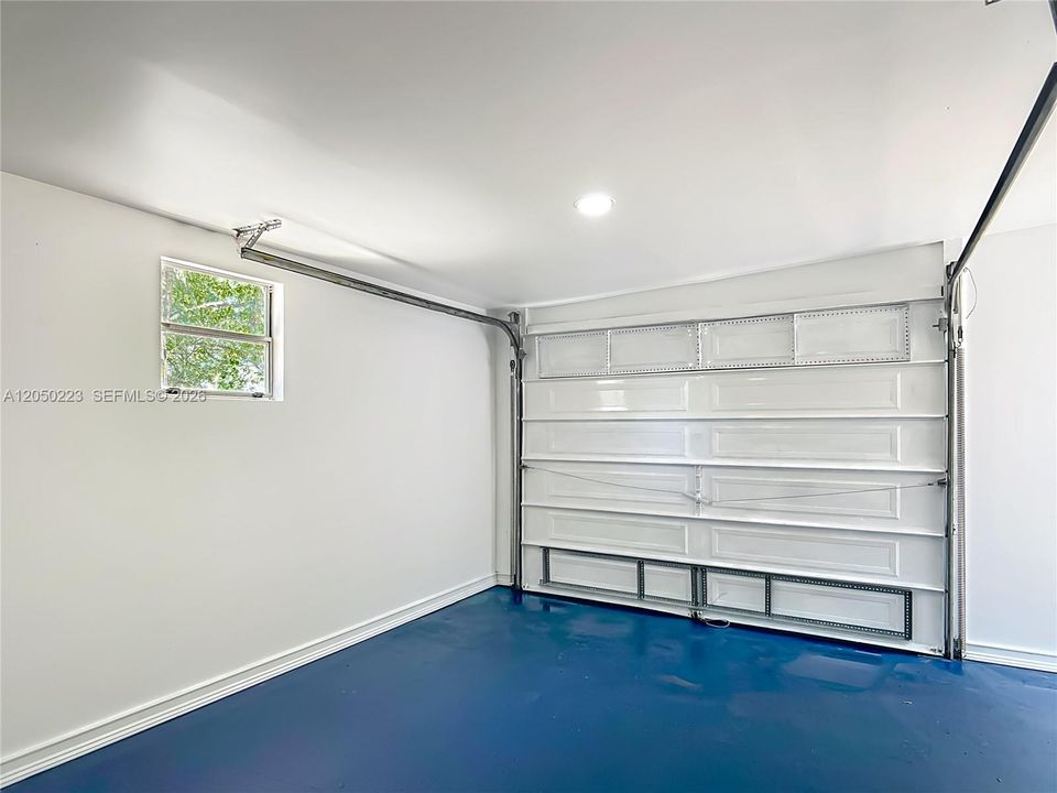 For Rent: $3,150 (5 beds, 2 baths, 2000 Square Feet)