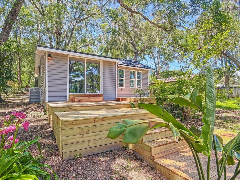 For Rent: $3,150 (5 beds, 2 baths, 2000 Square Feet)