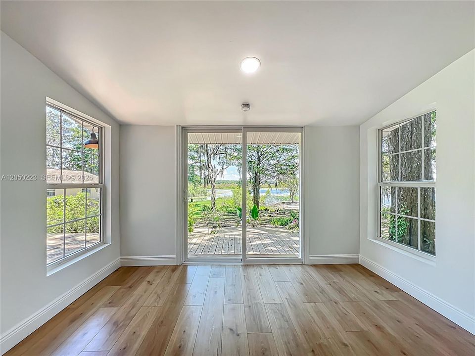 For Rent: $3,150 (5 beds, 2 baths, 2000 Square Feet)