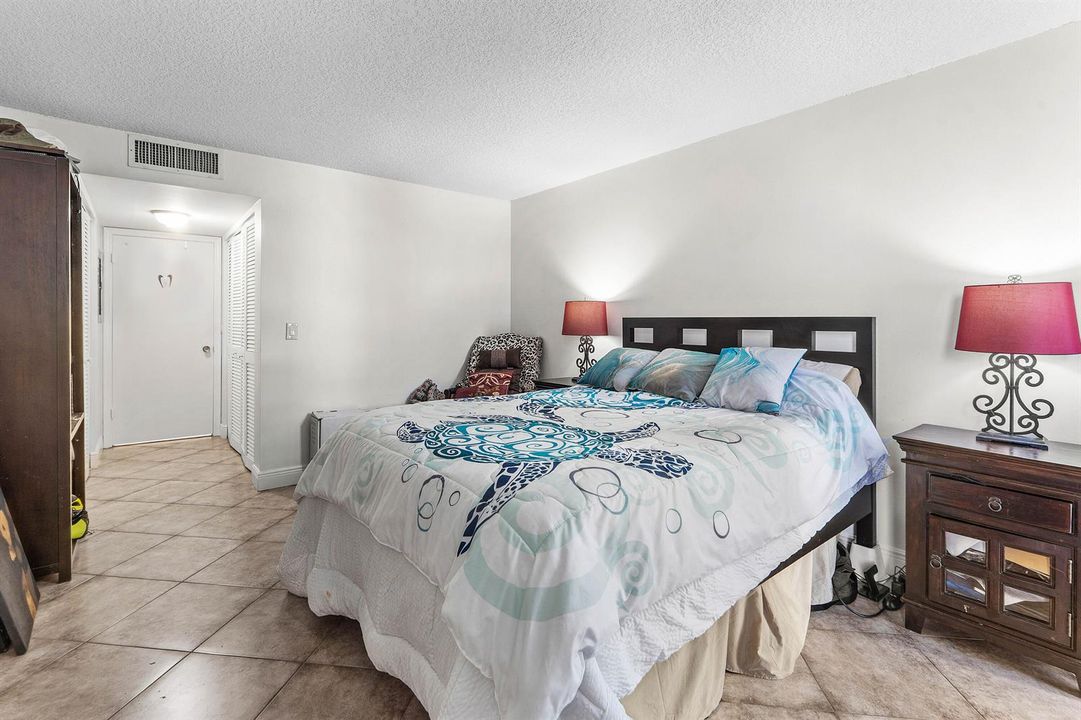 031-5540NorthOceanDrive-1C-RivieraBeach-