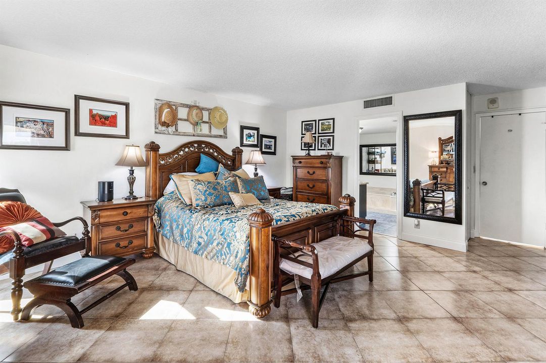 025-5540NorthOceanDrive-1C-RivieraBeach-
