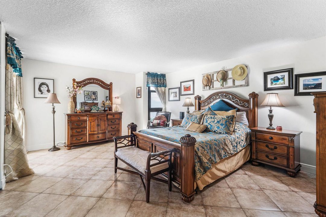 023-5540NorthOceanDrive-1C-RivieraBeach-