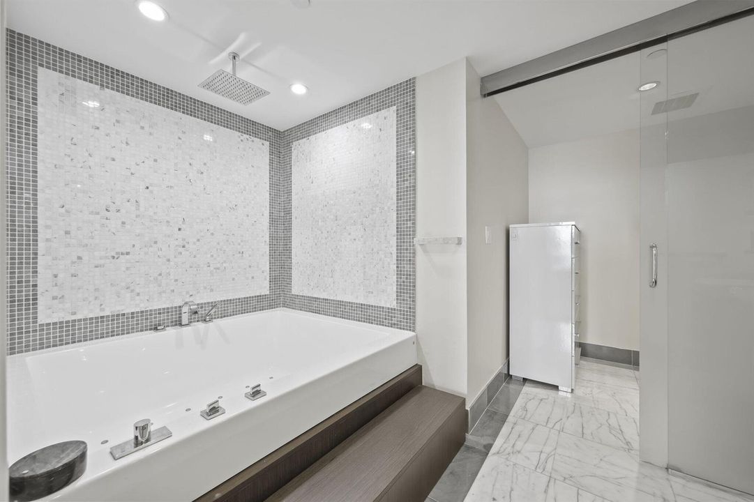 Oversized soaking tub