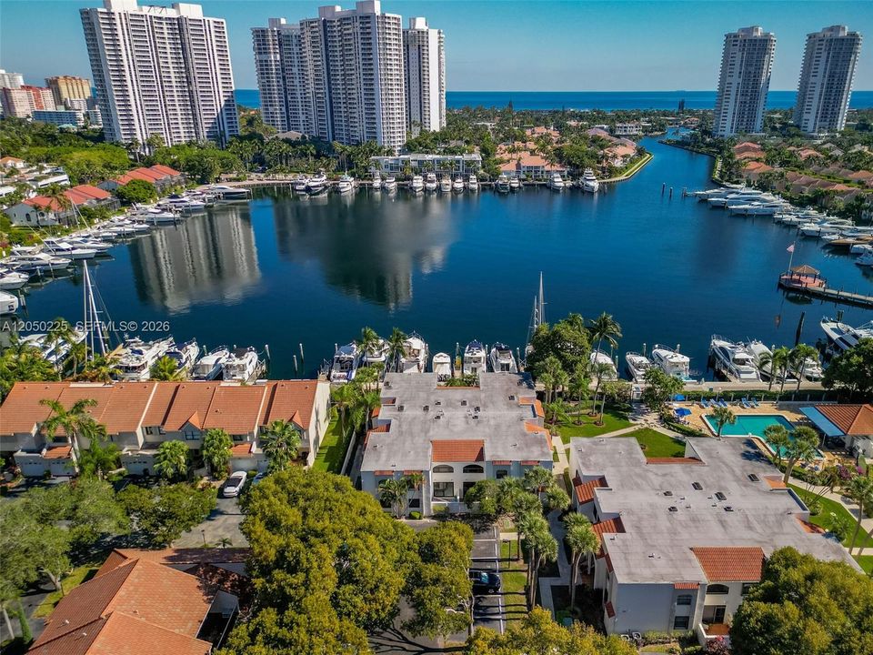 На продажу: $429,000 (2 спален, 2 ванн, 1143 Квадратных фут)