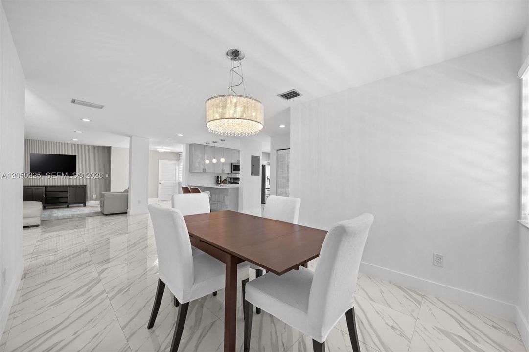 На продажу: $429,000 (2 спален, 2 ванн, 1143 Квадратных фут)