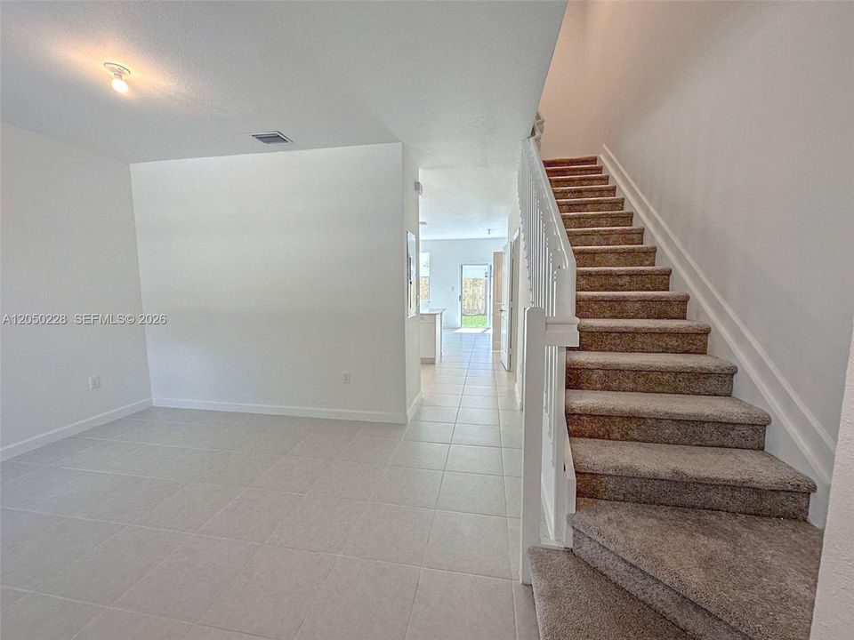 For Rent: $2,300 (3 beds, 2 baths, 1612 Square Feet)
