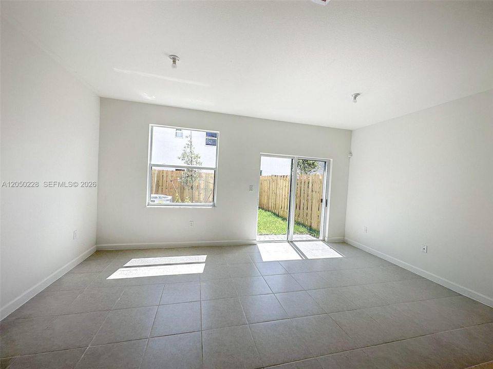 For Rent: $2,300 (3 beds, 2 baths, 1612 Square Feet)