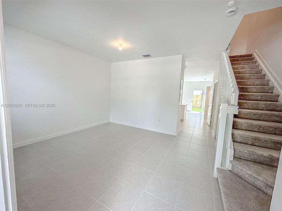 For Rent: $2,300 (3 beds, 2 baths, 1612 Square Feet)