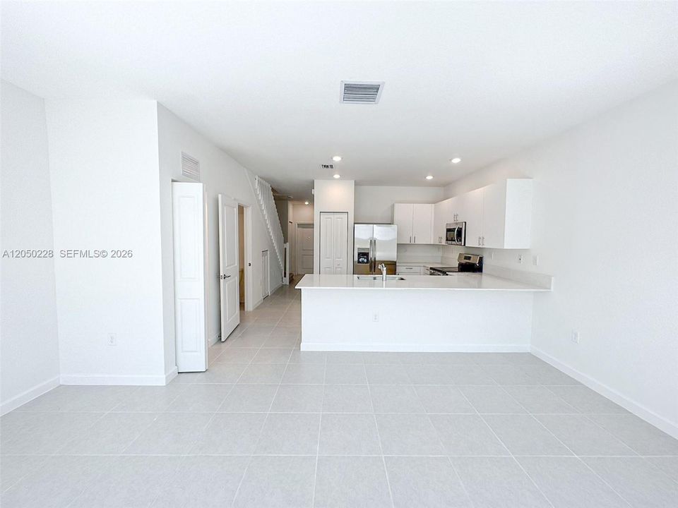 For Rent: $2,300 (3 beds, 2 baths, 1612 Square Feet)