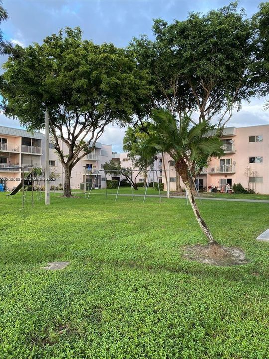 For Rent: $1,800 (2 beds, 2 baths, 840 Square Feet)