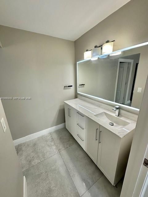 В аренду: $4,500 (3 спален, 3 ванн, 1425 Квадратных фут)