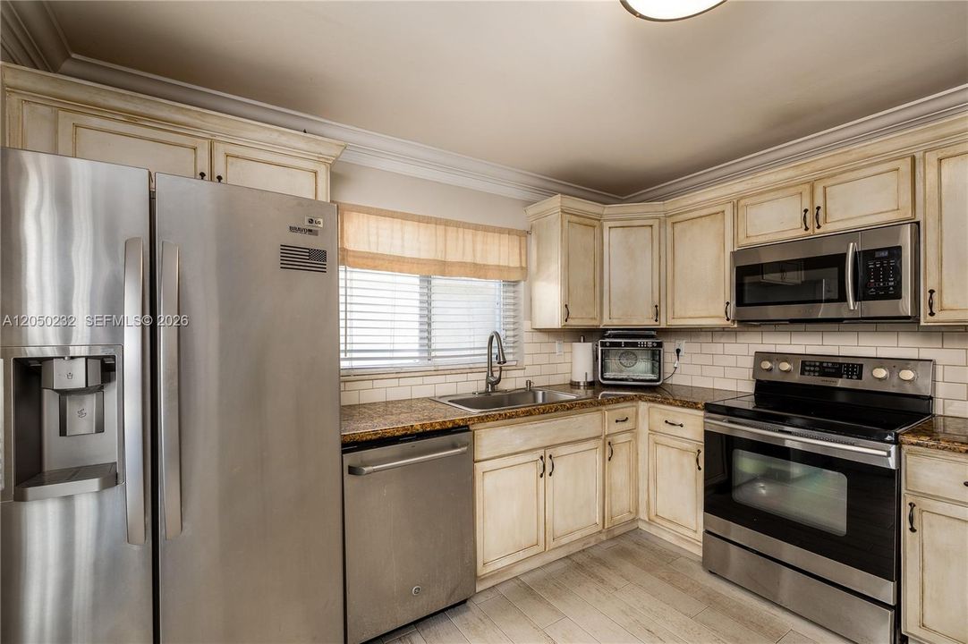 В аренду: $4,500 (3 спален, 3 ванн, 1425 Квадратных фут)