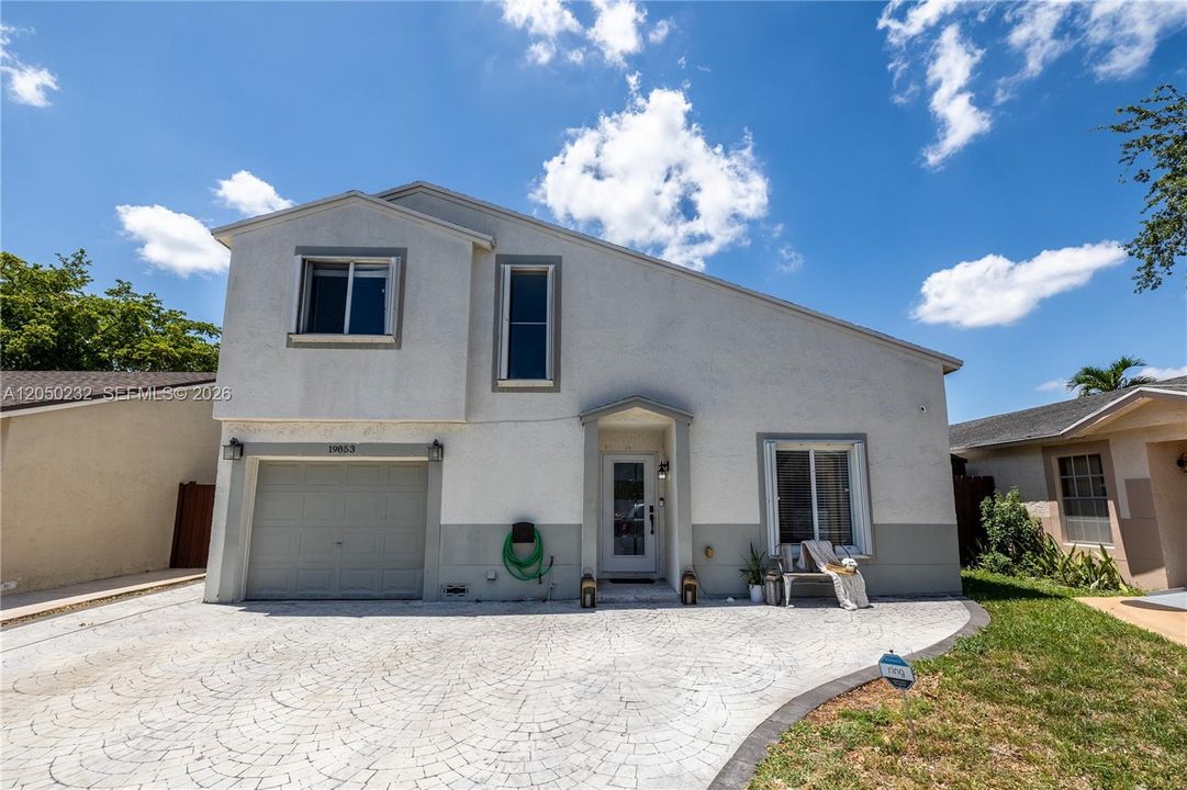 В аренду: $4,500 (3 спален, 3 ванн, 1425 Квадратных фут)