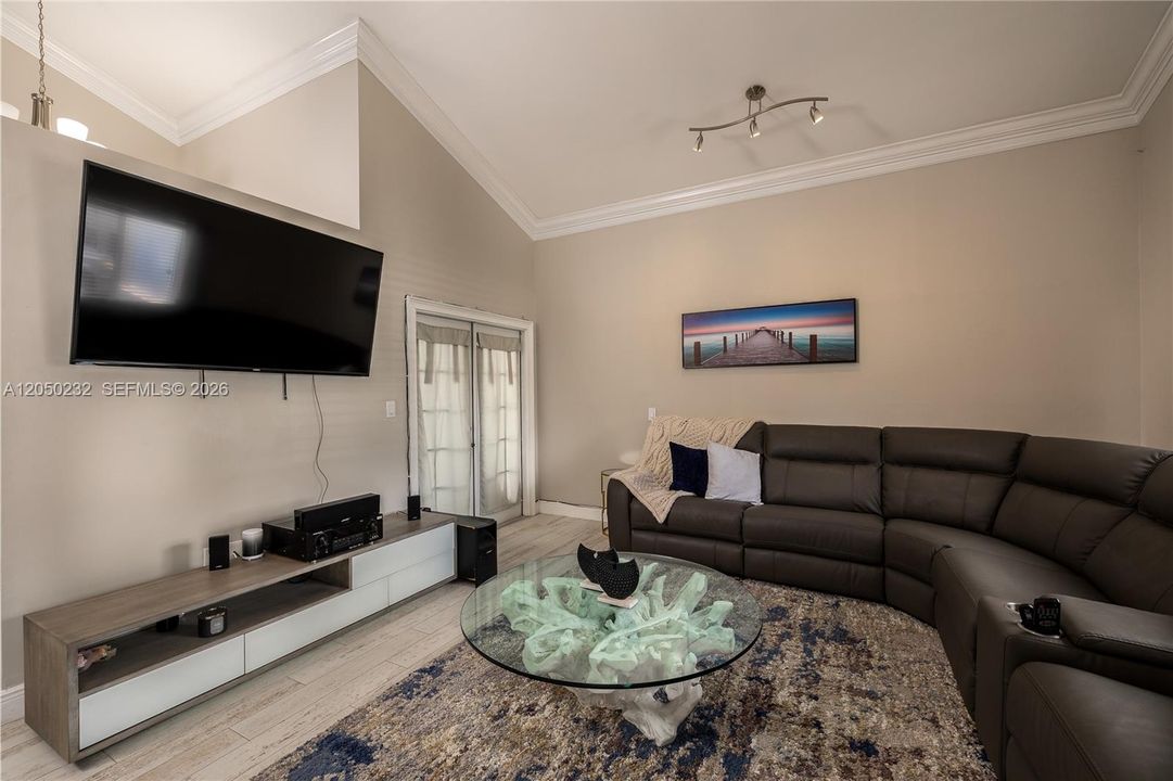 В аренду: $4,500 (3 спален, 3 ванн, 1425 Квадратных фут)