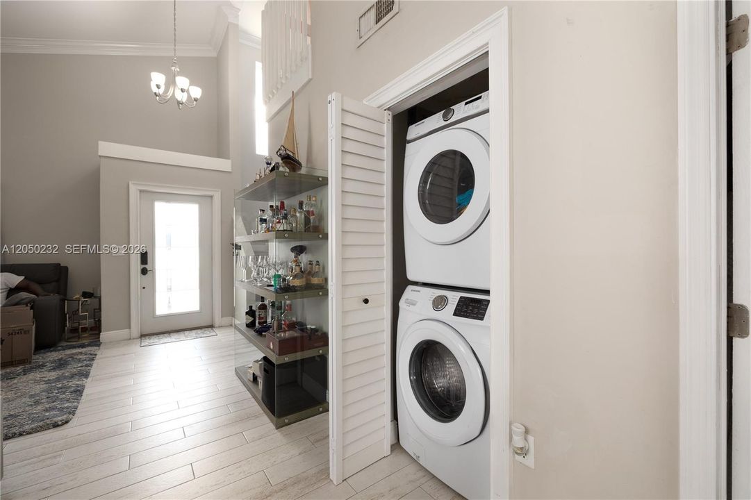В аренду: $4,500 (3 спален, 3 ванн, 1425 Квадратных фут)