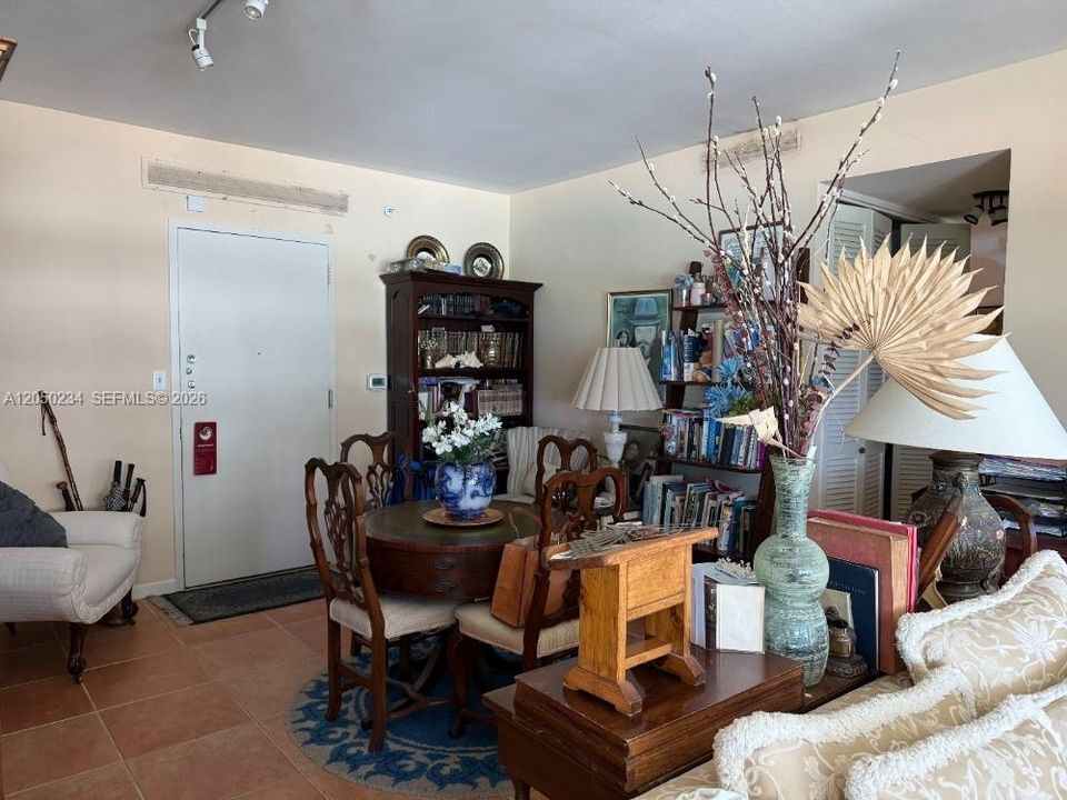 For Rent: $3,999 (2 beds, 3 baths, 1880 Square Feet)