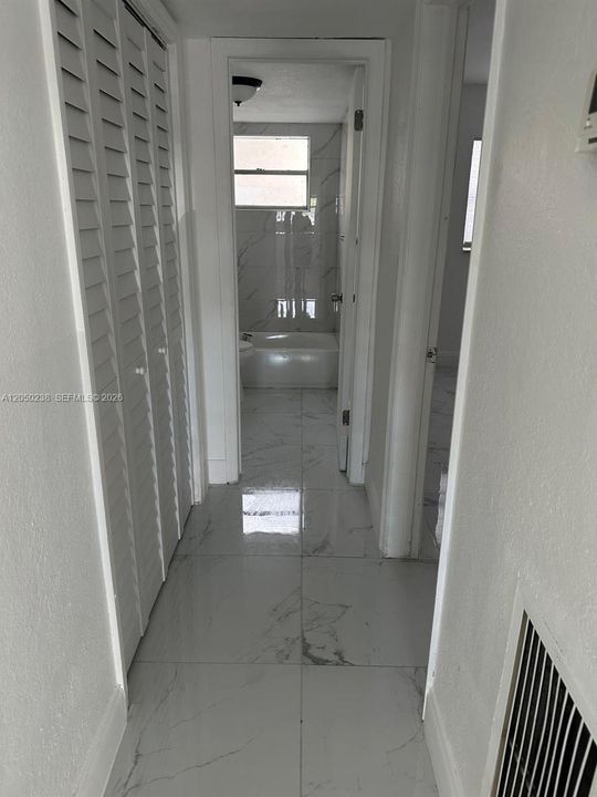 For Rent: $1,700 (1 beds, 1 baths, 571 Square Feet)