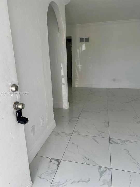 For Rent: $1,700 (1 beds, 1 baths, 571 Square Feet)
