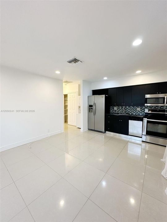 For Rent: $2,050 (1 beds, 1 baths, 500 Square Feet)