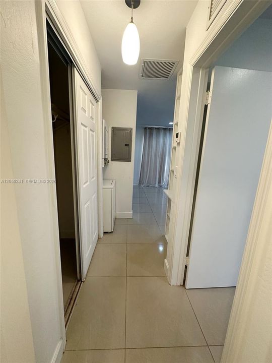 For Rent: $2,050 (1 beds, 1 baths, 500 Square Feet)