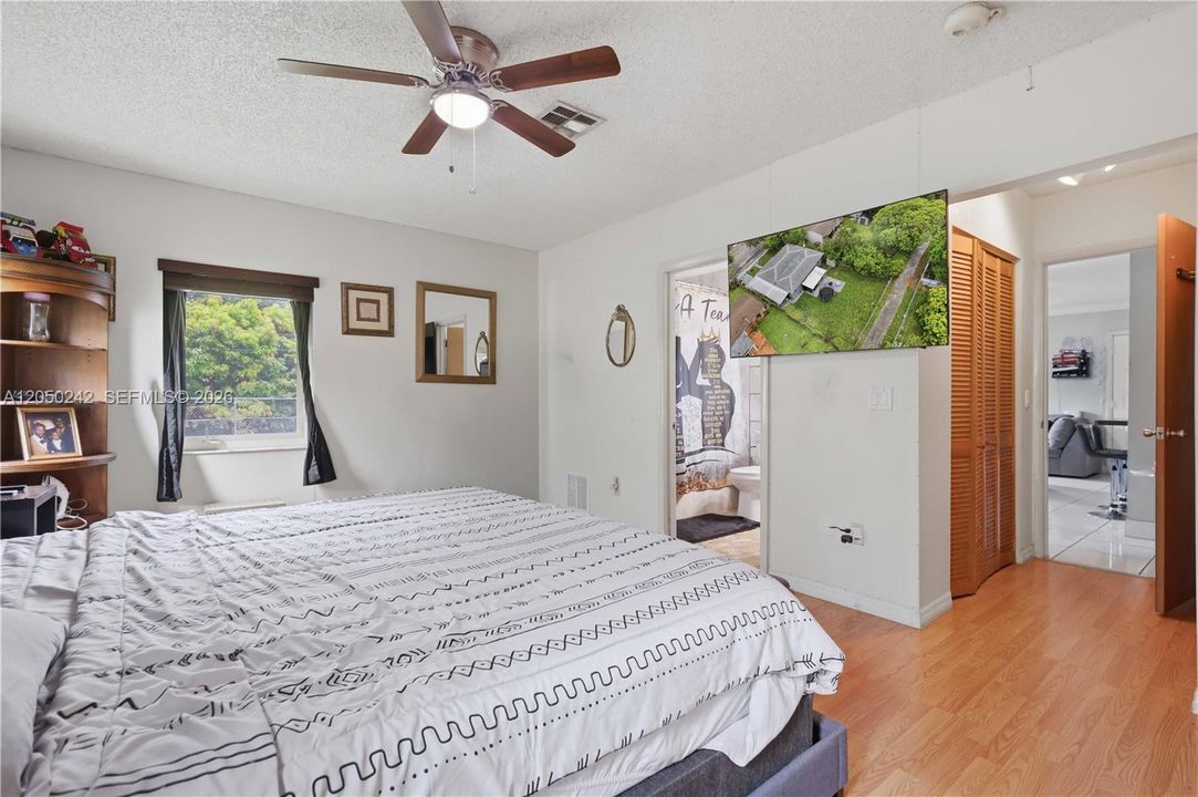 En Venta: $550,000 (4 camas, 2 baños, 1520 Pies cuadrados)