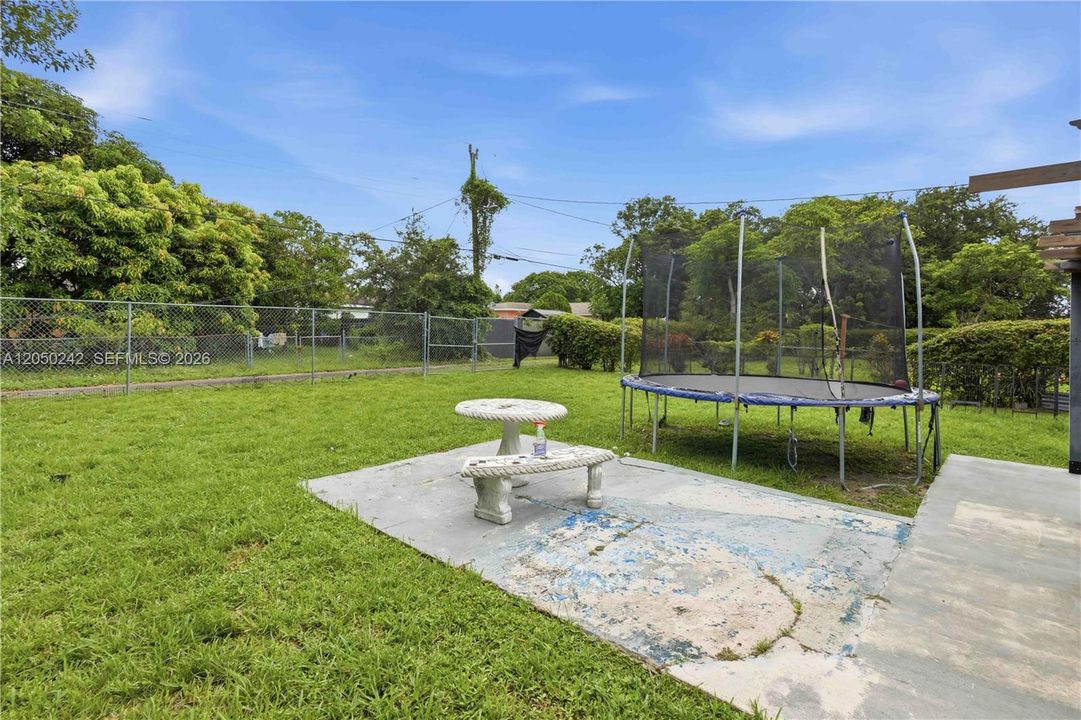 En Venta: $550,000 (4 camas, 2 baños, 1520 Pies cuadrados)