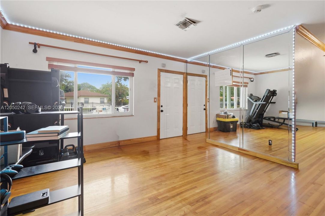 En Venta: $550,000 (4 camas, 2 baños, 1520 Pies cuadrados)
