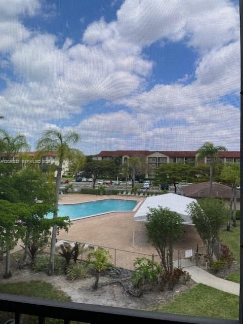 For Rent: $2,200 (2 beds, 2 baths, 1082 Square Feet)