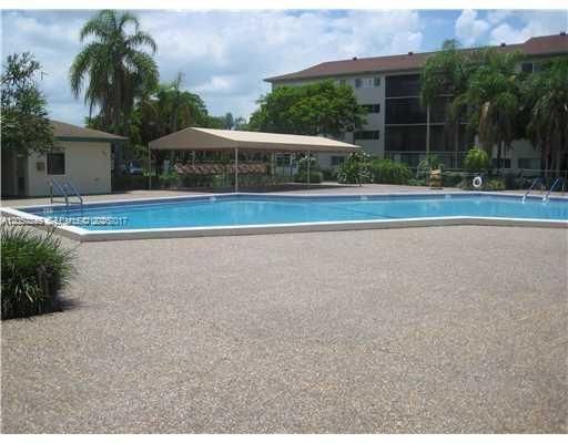 For Rent: $2,200 (2 beds, 2 baths, 1082 Square Feet)
