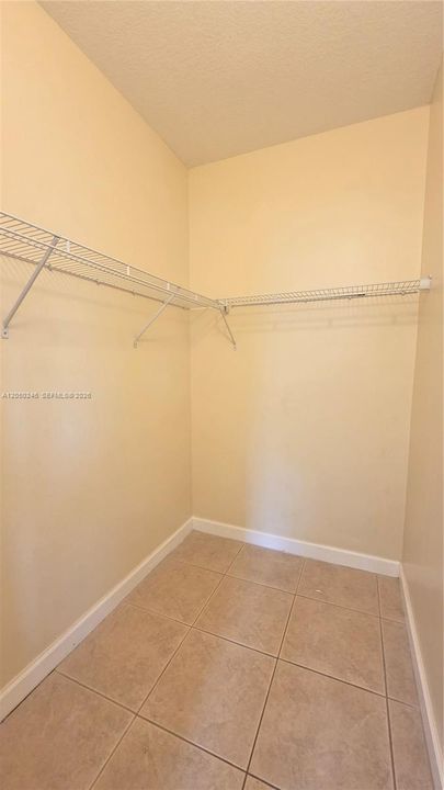 For Rent: $3,975 (3 beds, 3 baths, 2629 Square Feet)