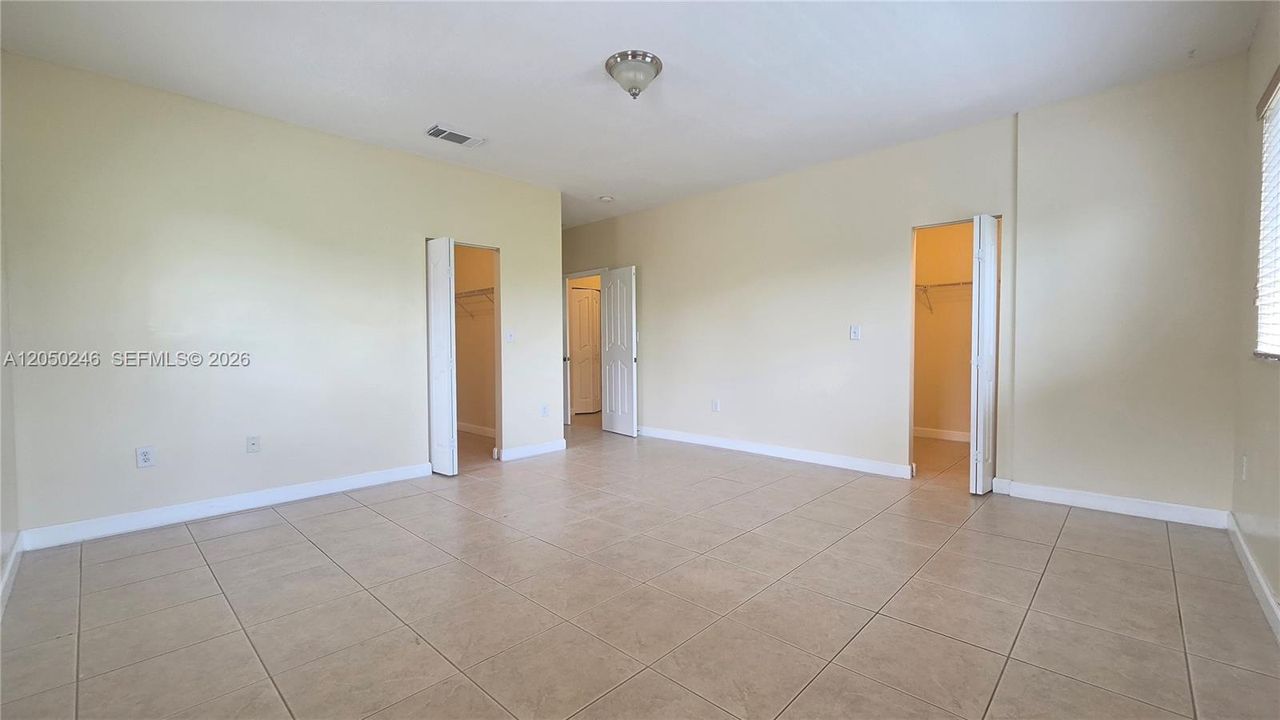 For Rent: $3,975 (3 beds, 3 baths, 2629 Square Feet)