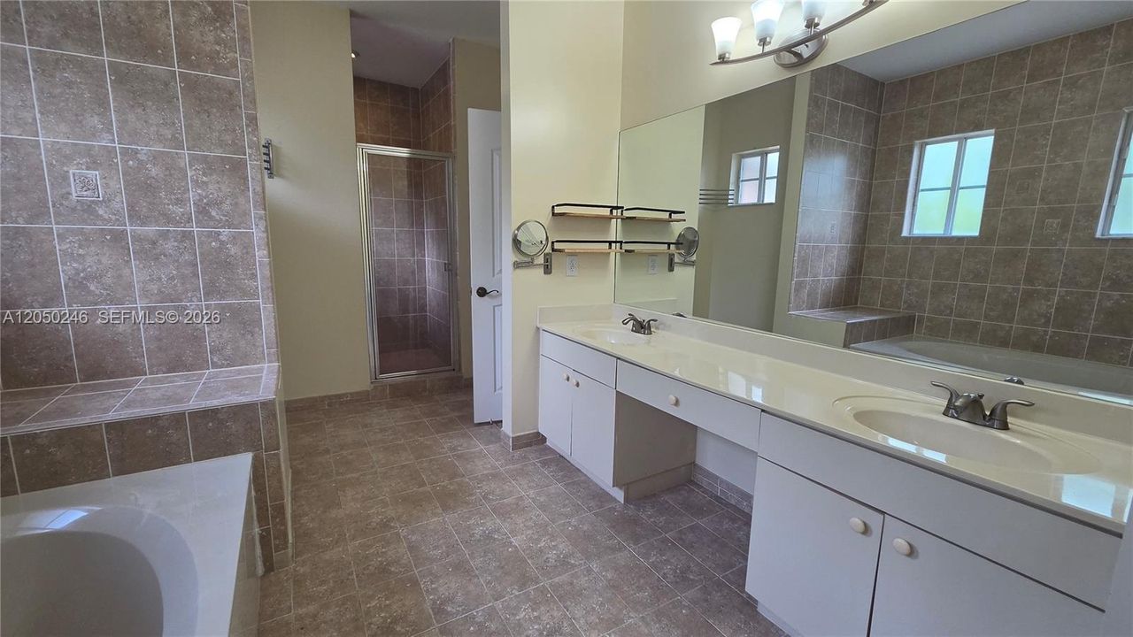 For Rent: $3,975 (3 beds, 3 baths, 2629 Square Feet)
