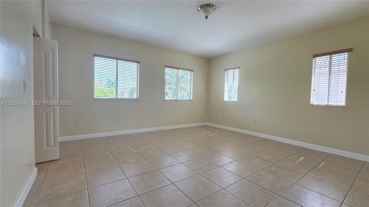 For Rent: $3,975 (3 beds, 3 baths, 2629 Square Feet)