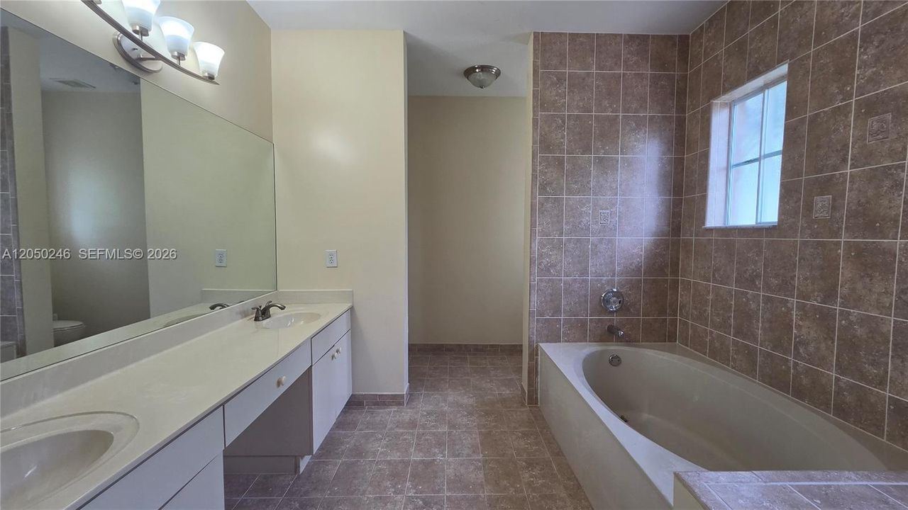 For Rent: $3,975 (3 beds, 3 baths, 2629 Square Feet)
