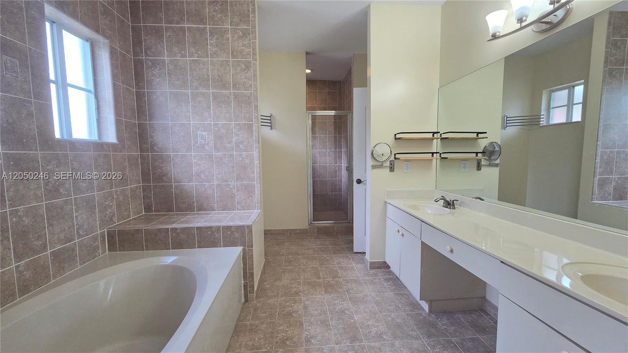 For Rent: $3,975 (3 beds, 3 baths, 2629 Square Feet)