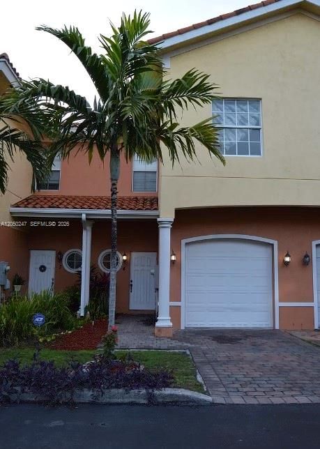 For Rent: $2,800 (3 beds, 2 baths, 1580 Square Feet)