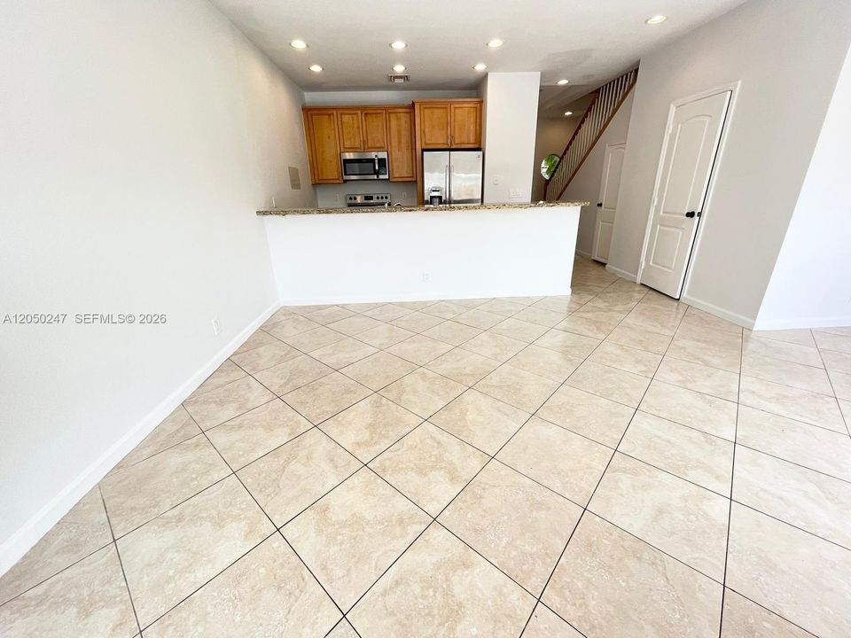 For Rent: $2,800 (3 beds, 2 baths, 1580 Square Feet)