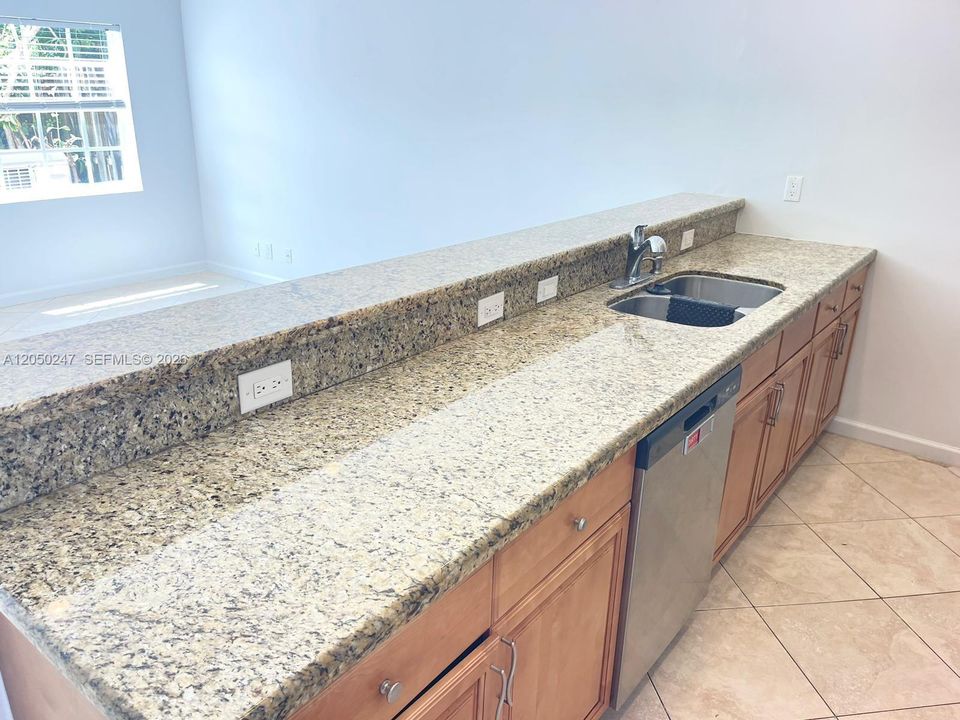 For Rent: $2,800 (3 beds, 2 baths, 1580 Square Feet)