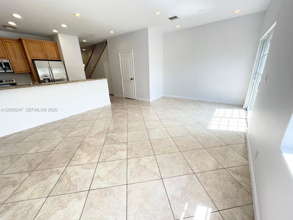 For Rent: $2,800 (3 beds, 2 baths, 1580 Square Feet)