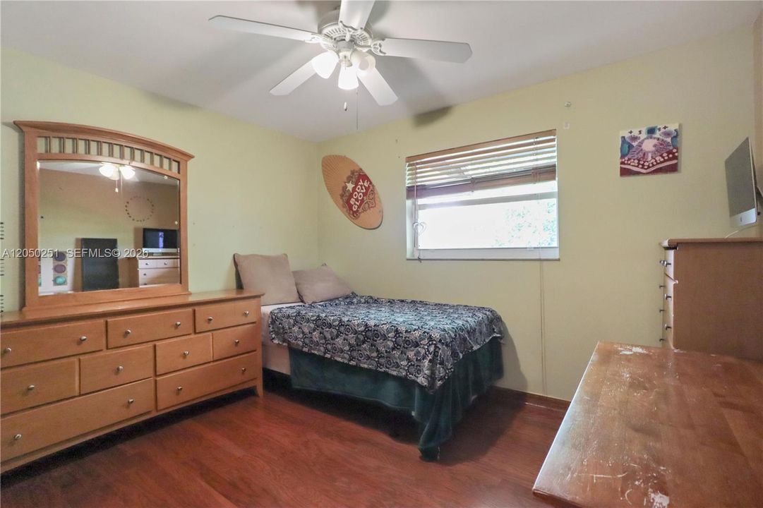 En Venta: $925,000 (4 camas, 2 baños, 2231 Pies cuadrados)