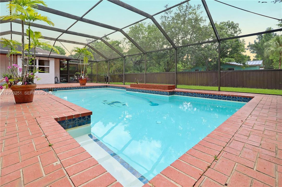 En Venta: $925,000 (4 camas, 2 baños, 2231 Pies cuadrados)