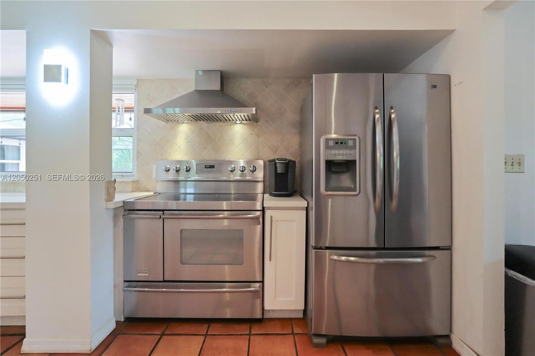En Venta: $925,000 (4 camas, 2 baños, 2231 Pies cuadrados)
