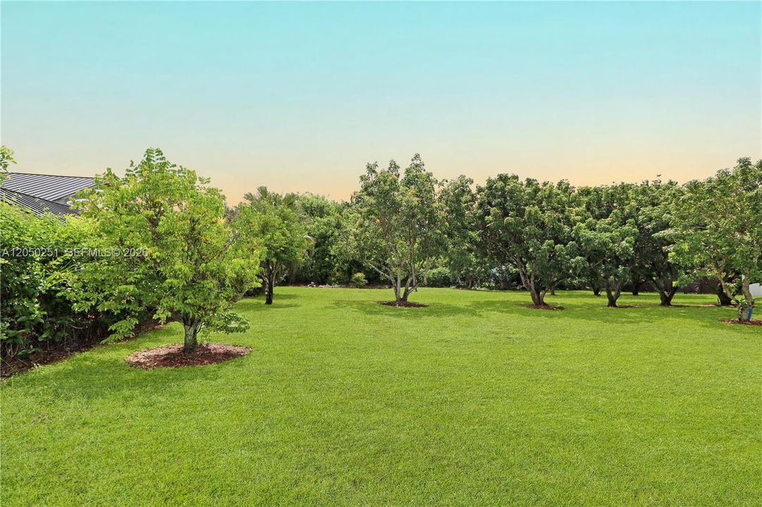 En Venta: $925,000 (4 camas, 2 baños, 2231 Pies cuadrados)