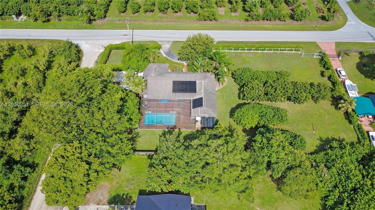 En Venta: $925,000 (4 camas, 2 baños, 2231 Pies cuadrados)