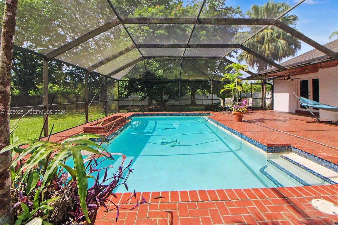 En Venta: $925,000 (4 camas, 2 baños, 2231 Pies cuadrados)