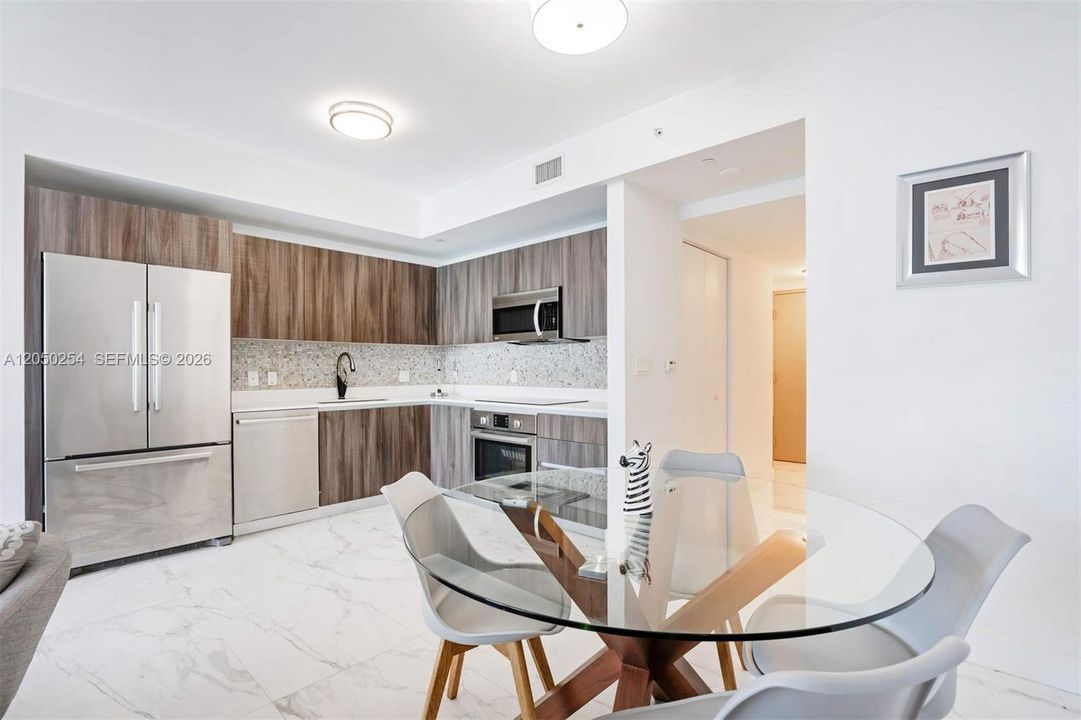 For Sale: $545,000 (1 beds, 1 baths, 759 Square Feet)