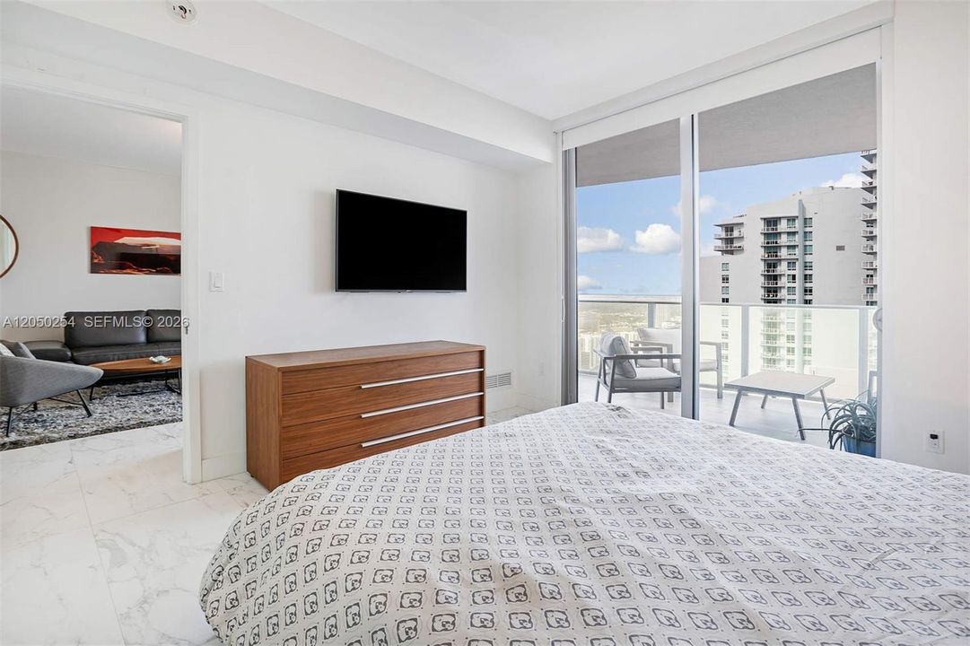 For Sale: $545,000 (1 beds, 1 baths, 759 Square Feet)