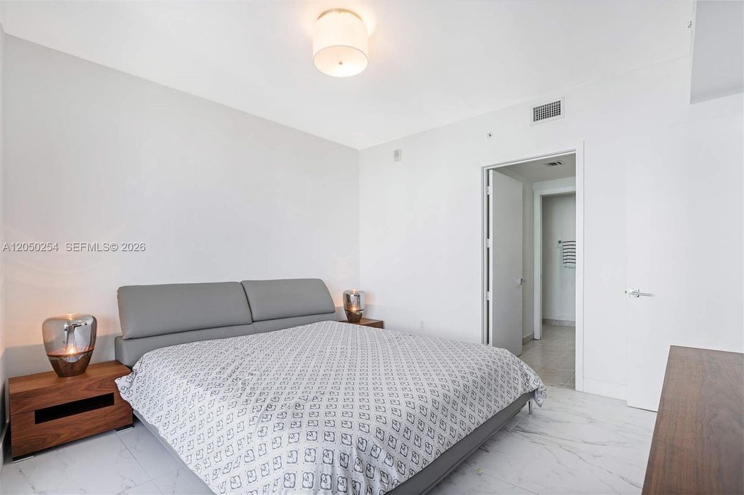 For Sale: $545,000 (1 beds, 1 baths, 759 Square Feet)