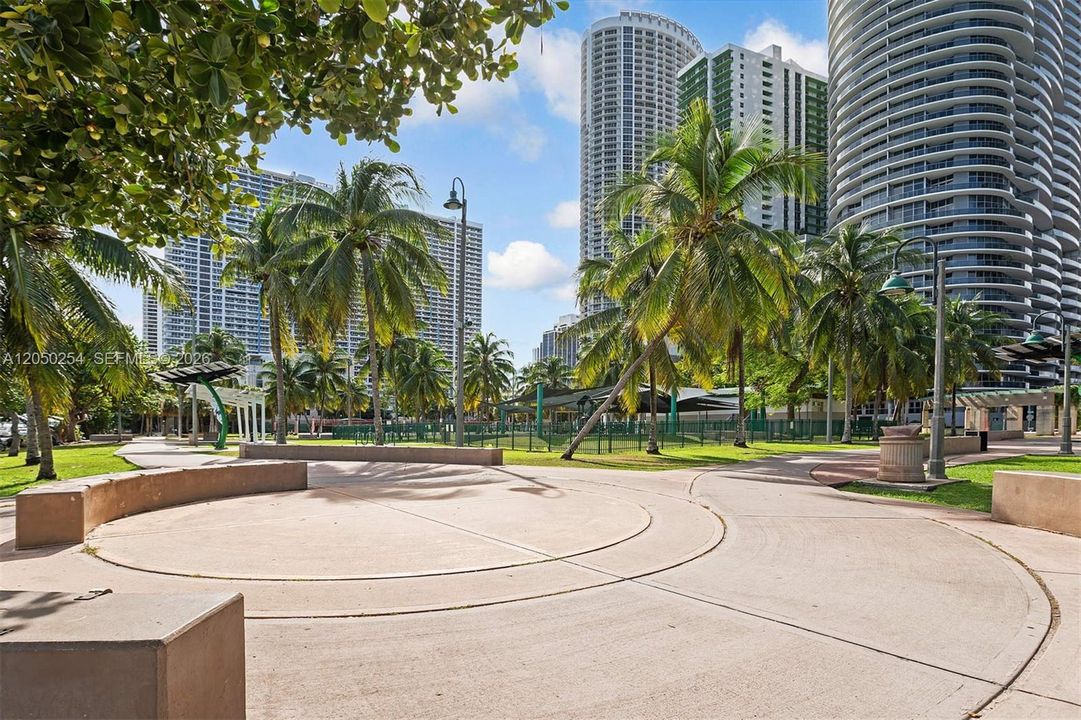 For Sale: $545,000 (1 beds, 1 baths, 759 Square Feet)