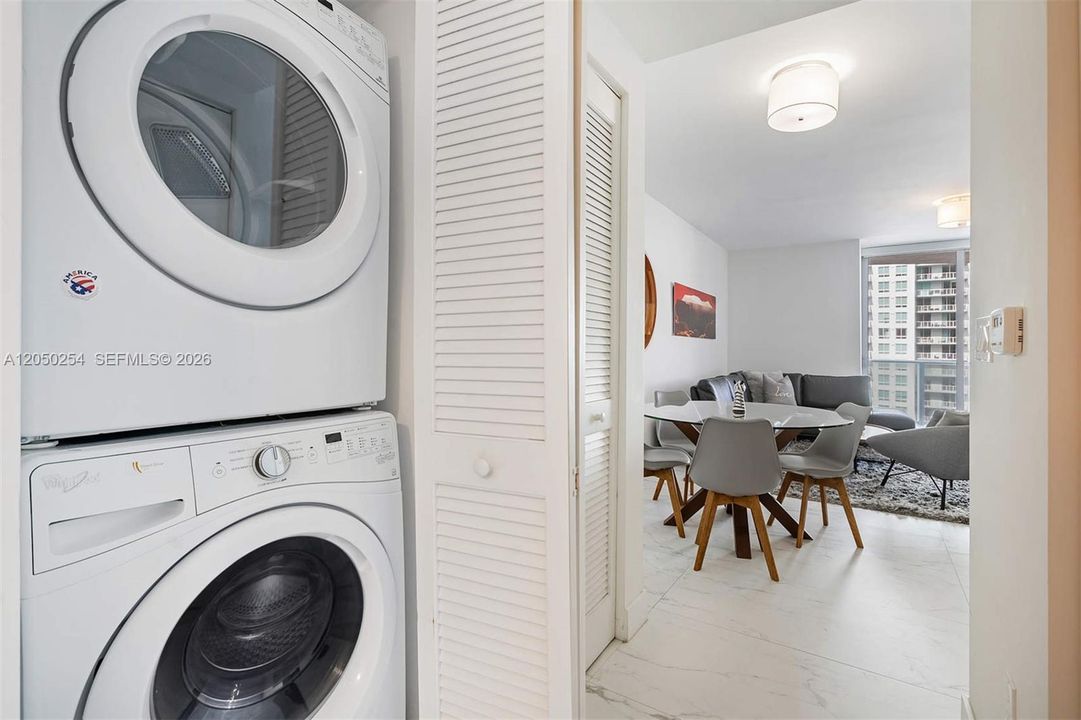 For Sale: $545,000 (1 beds, 1 baths, 759 Square Feet)